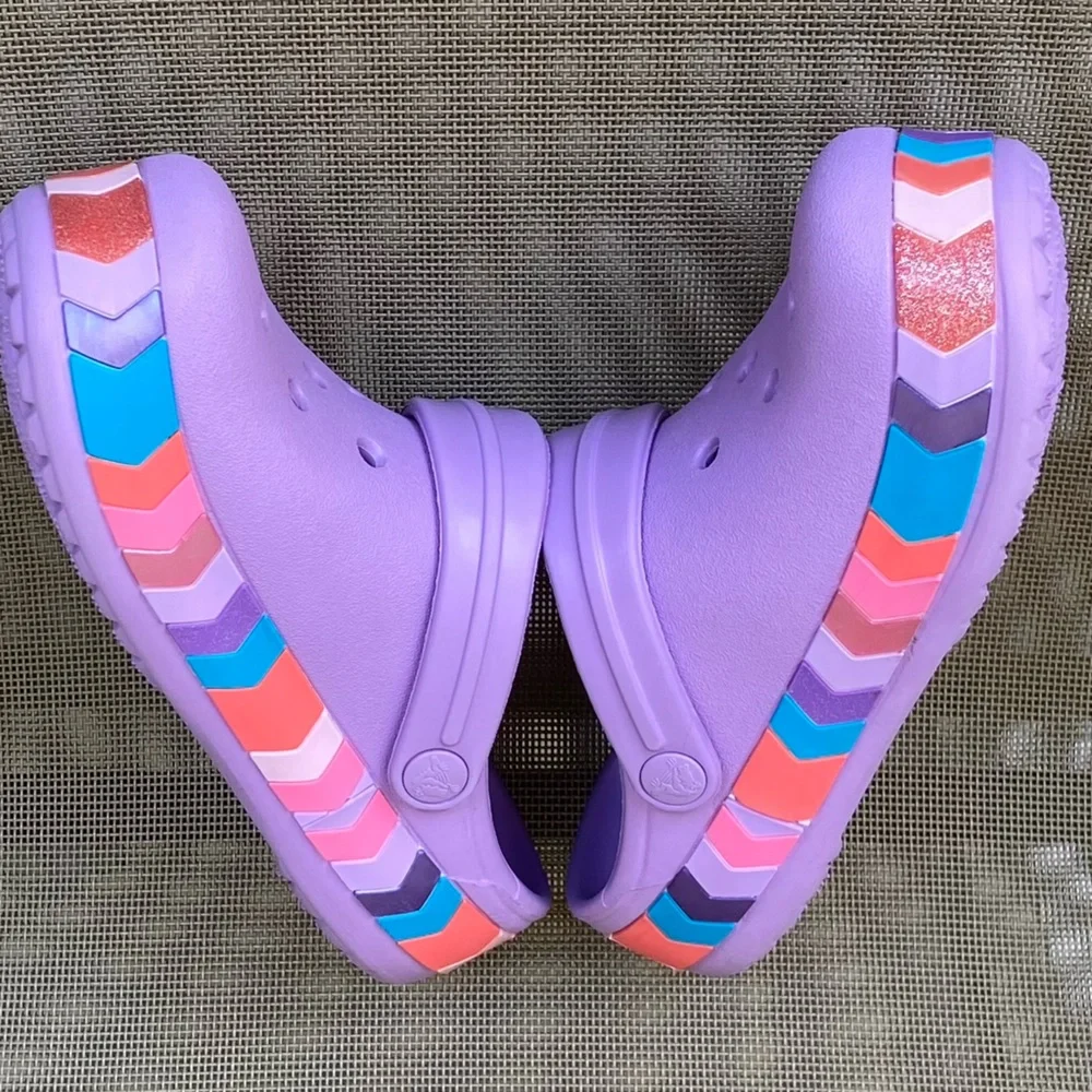 NWT CROCS (Sz-GS Kids/J1-2)Super Cute Purple Sandals w/Colorful Border Accent💜🩷